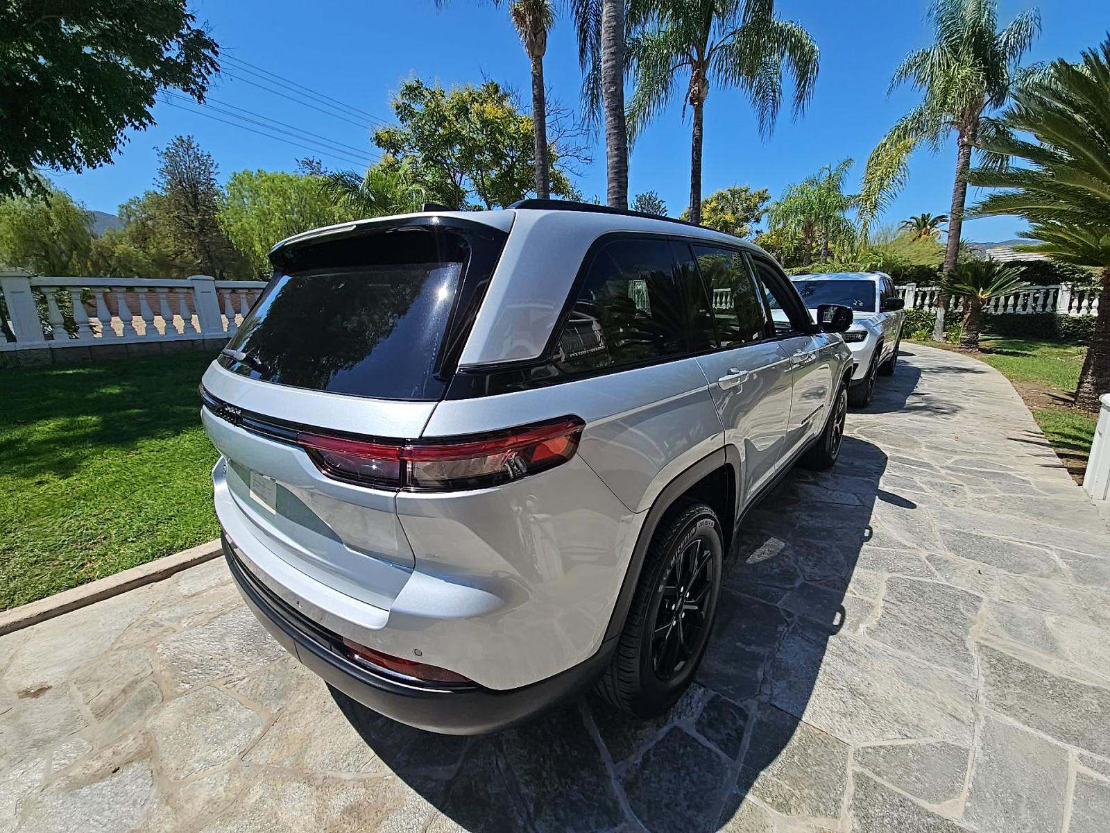 2024 Jeep Grand Cherokee Altitude AWD