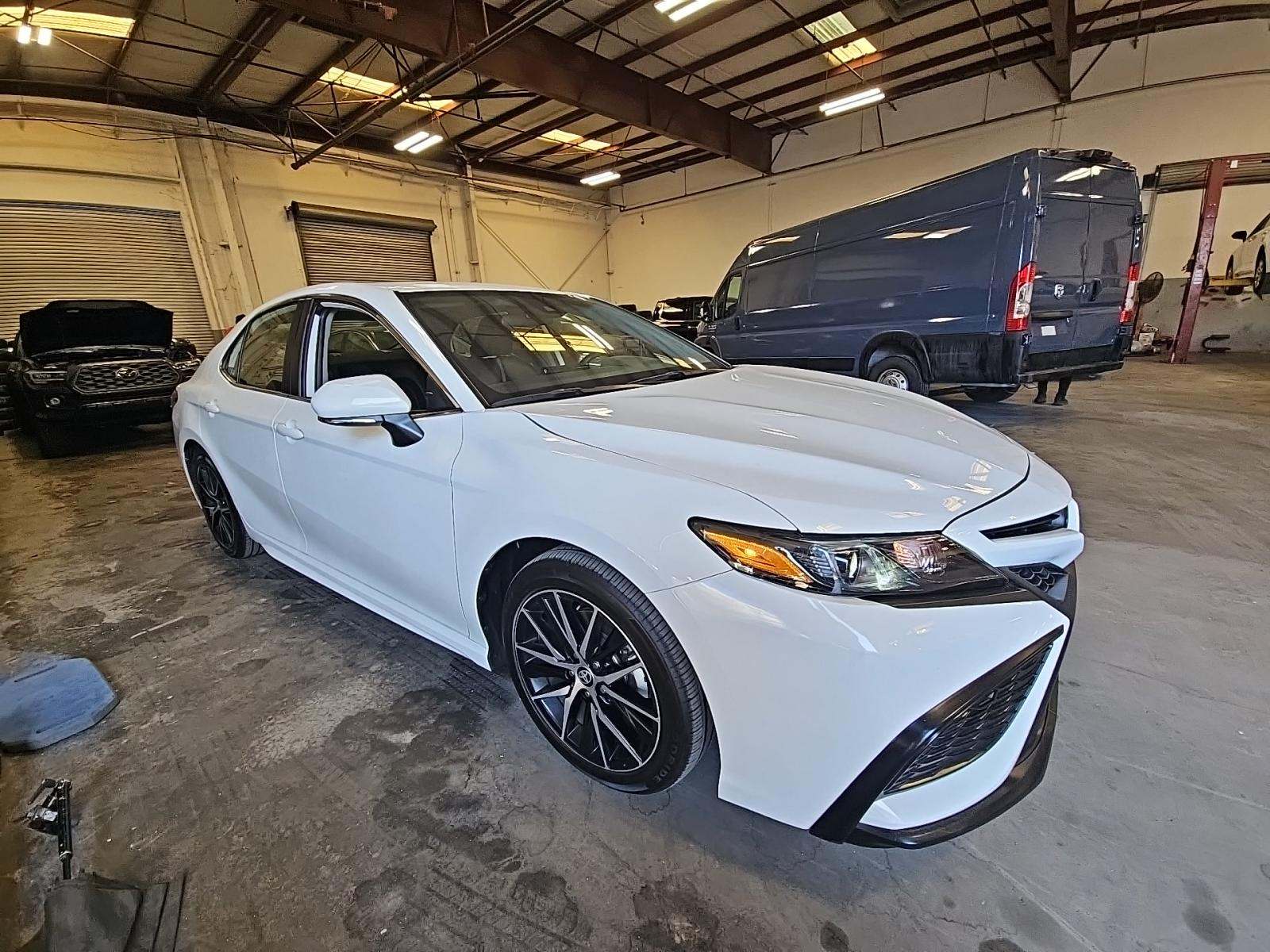 2024 Toyota Camry SE FWD