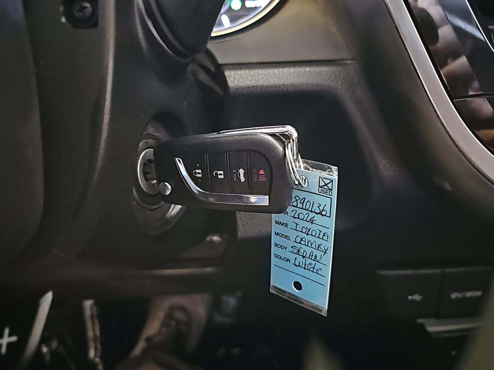 2024 Toyota Camry SE FWD