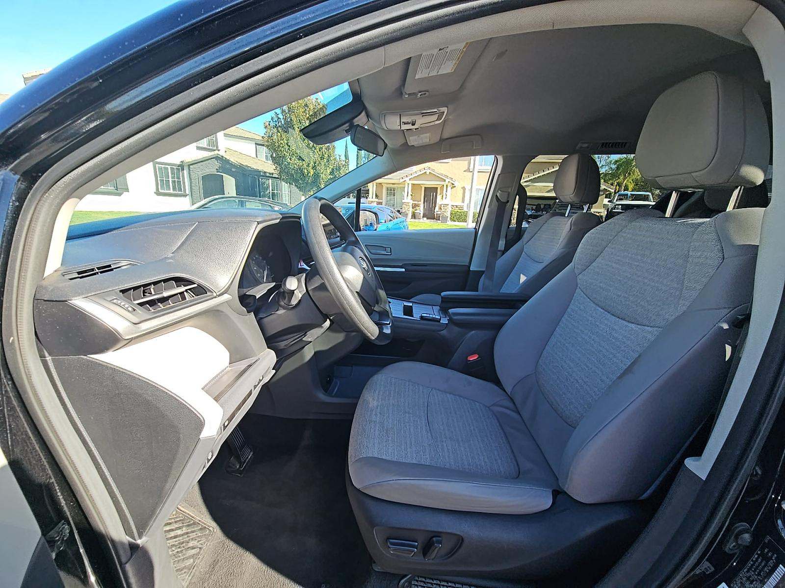 2024 Toyota Sienna LE FWD