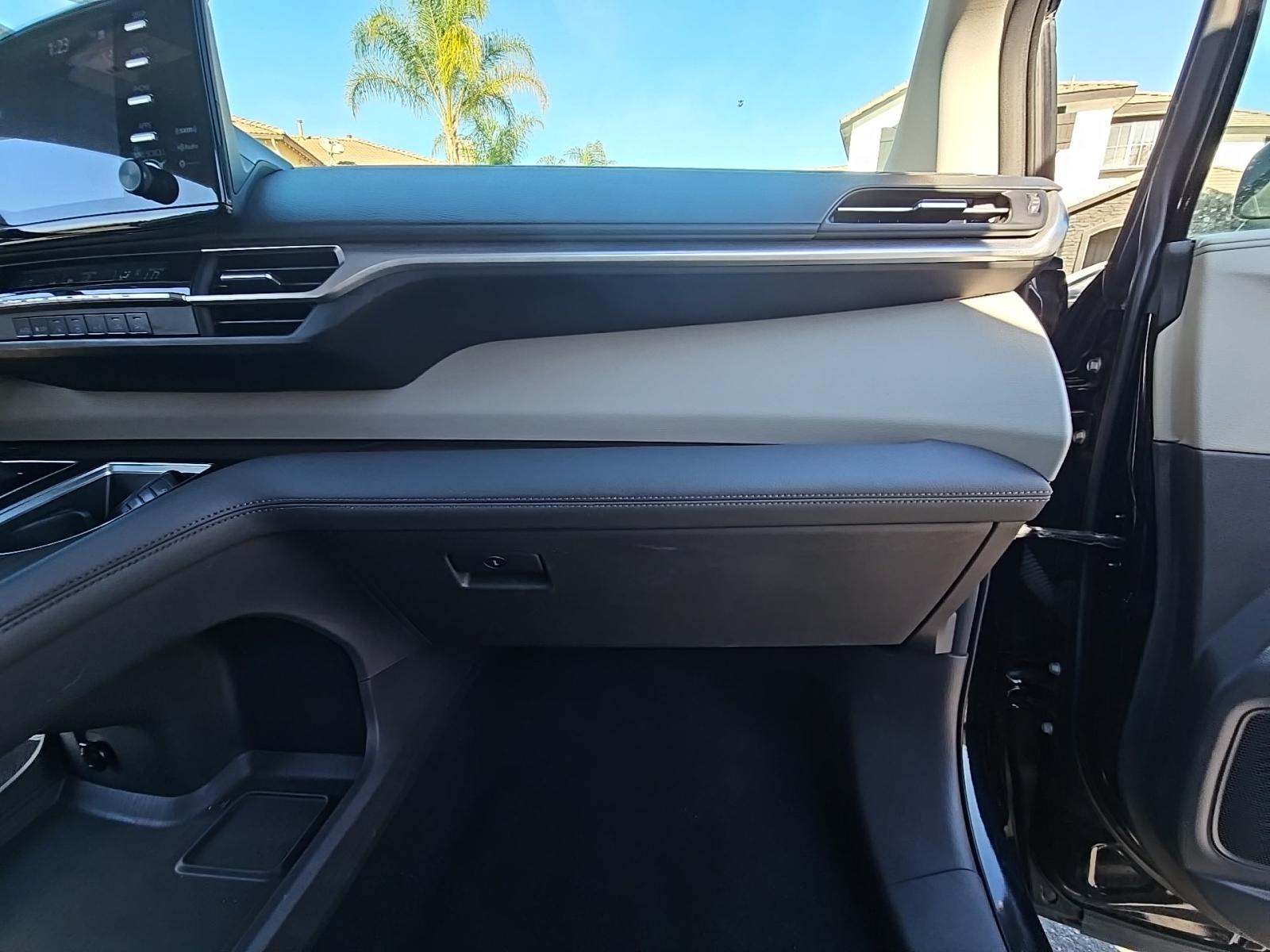 2024 Toyota Sienna LE FWD