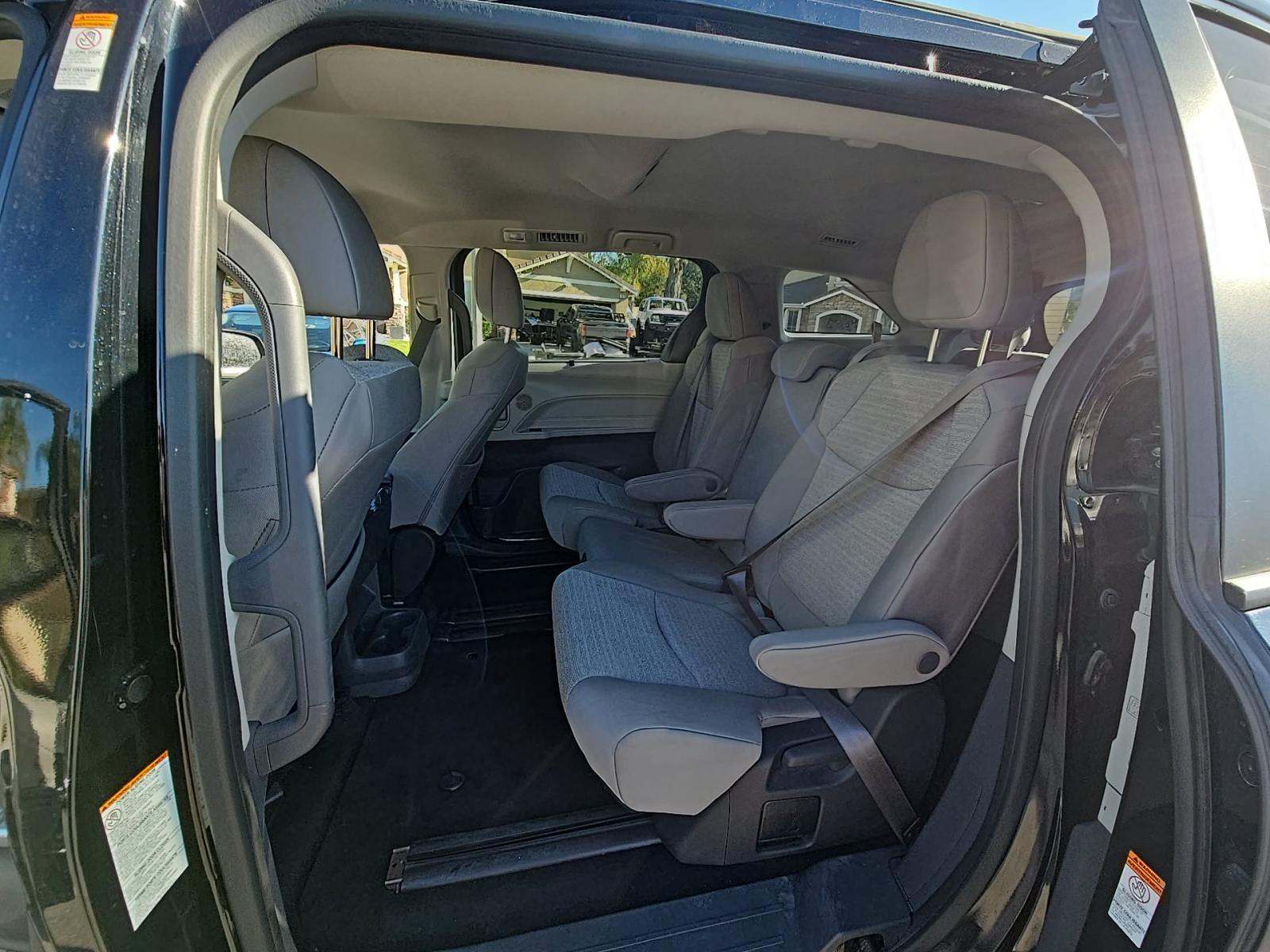 2024 Toyota Sienna LE FWD