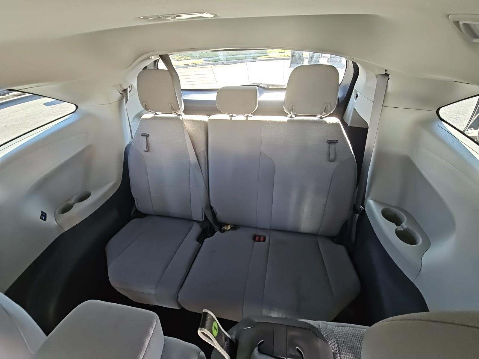 2024 Toyota Sienna LE FWD