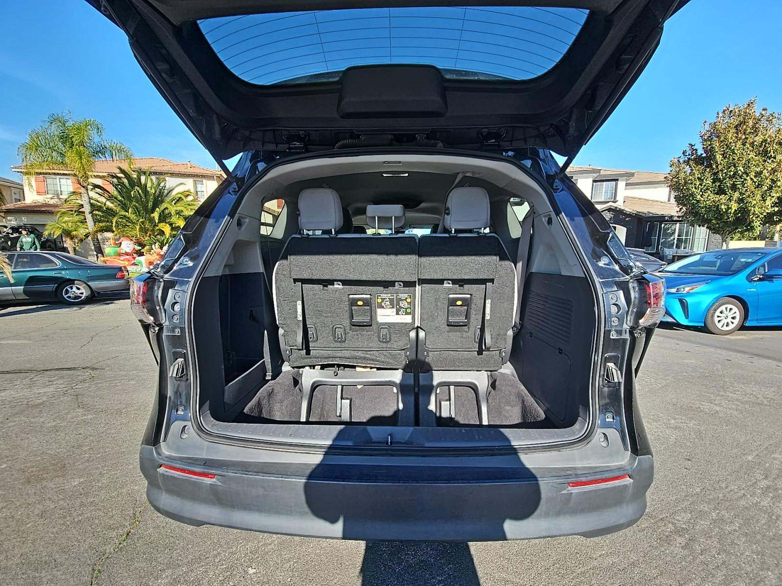 2024 Toyota Sienna LE FWD