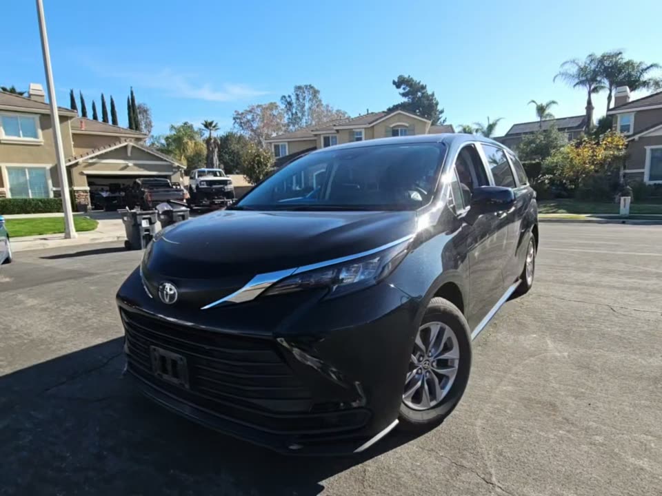 2024 Toyota Sienna LE FWD