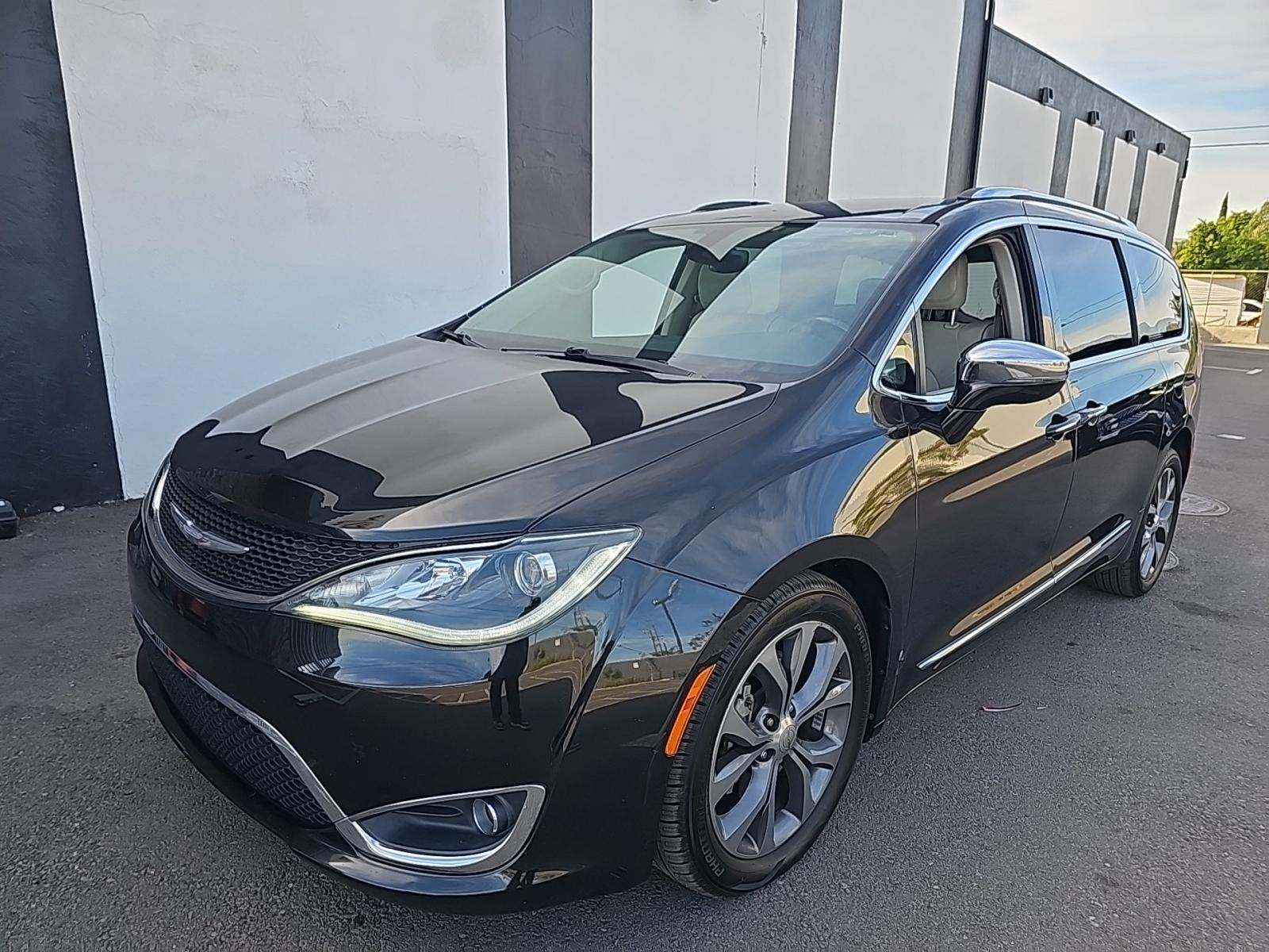 2017 Chrysler Pacifica Limited FWD