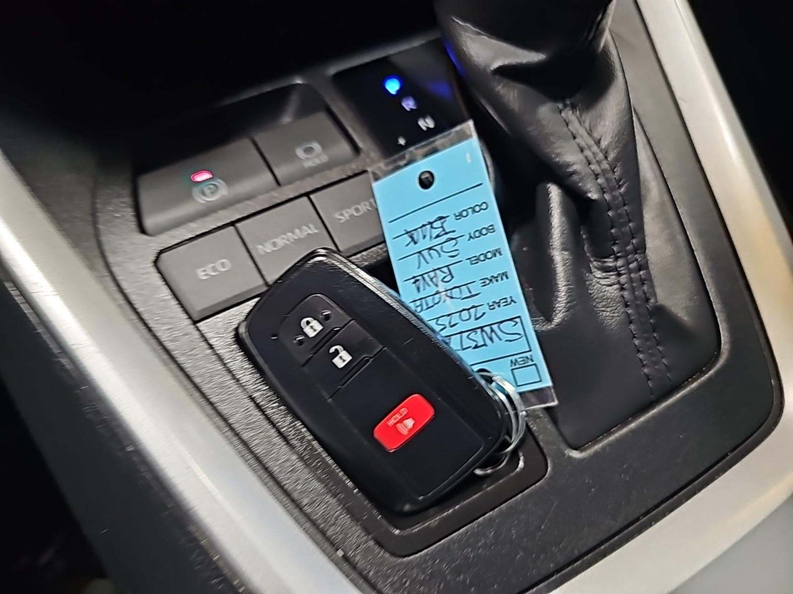 2025 Toyota RAV4 XLE FWD