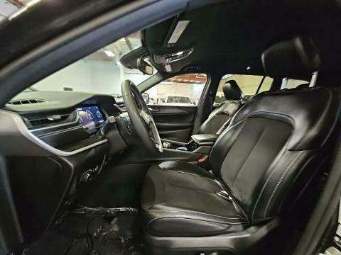 2023 Jeep Grand Cherokee Altitude AWD