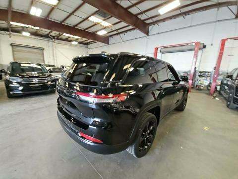 2023 Jeep Grand Cherokee Altitude AWD