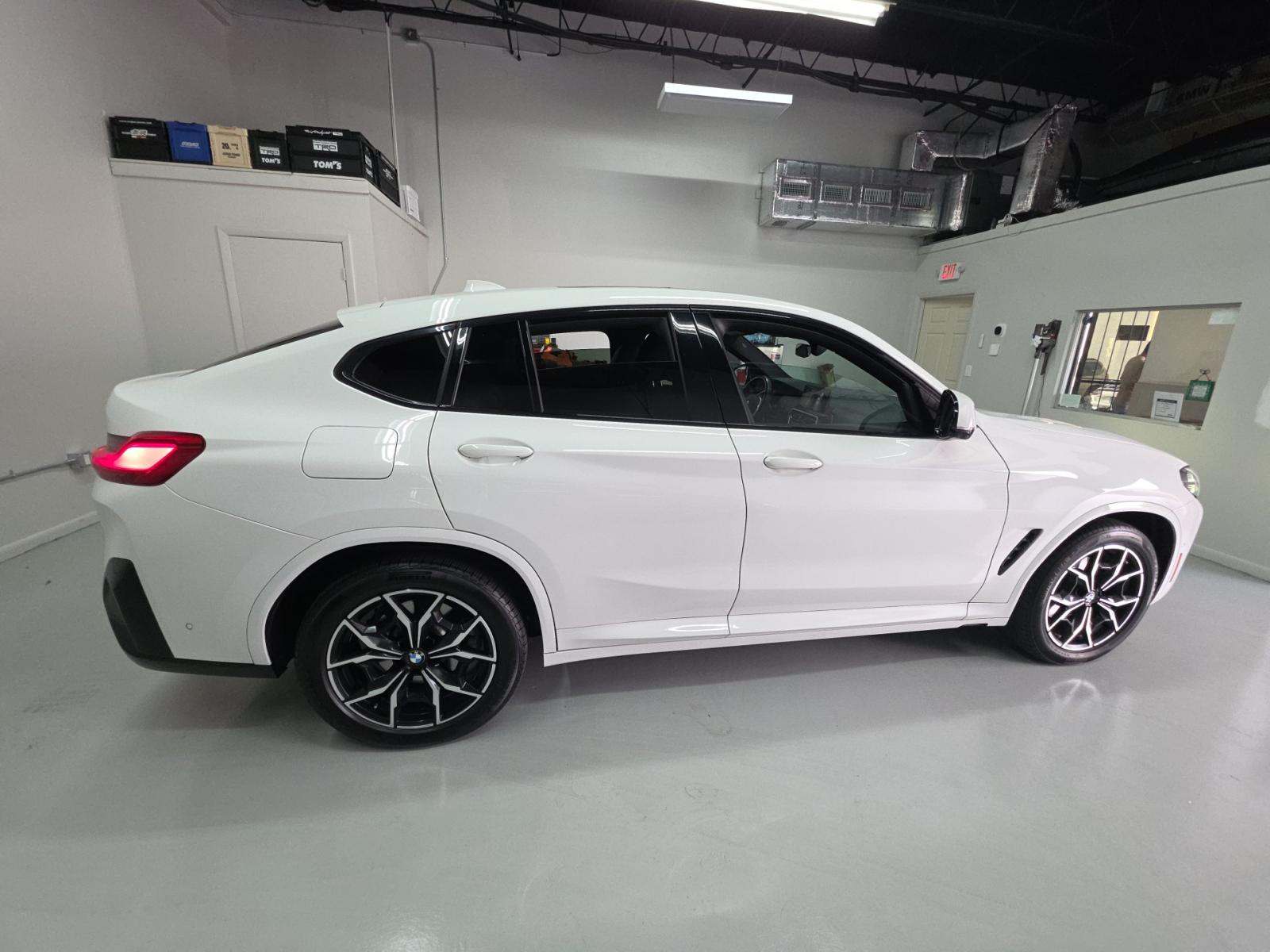 2023 BMW X4 xDrive30i AWD