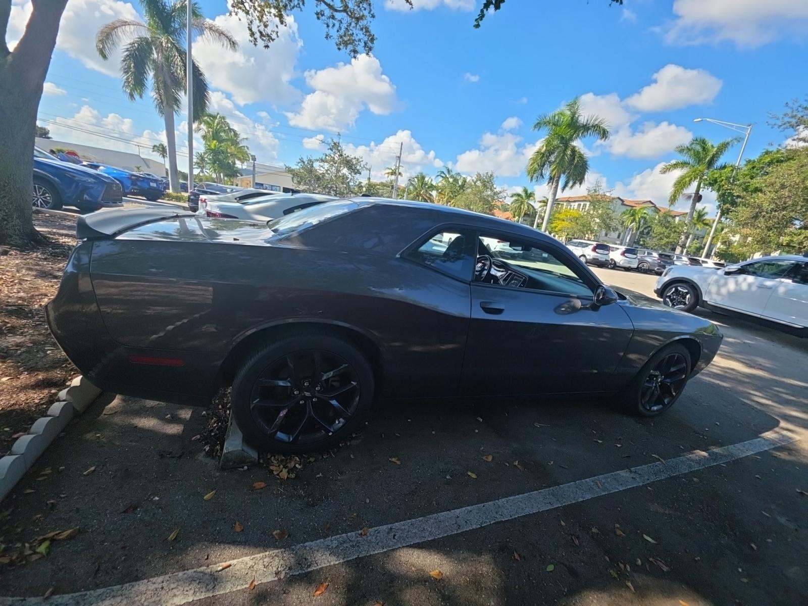 2022 Dodge Challenger SXT RWD