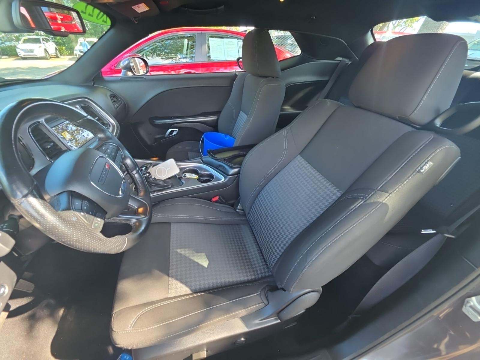 2022 Dodge Challenger SXT RWD