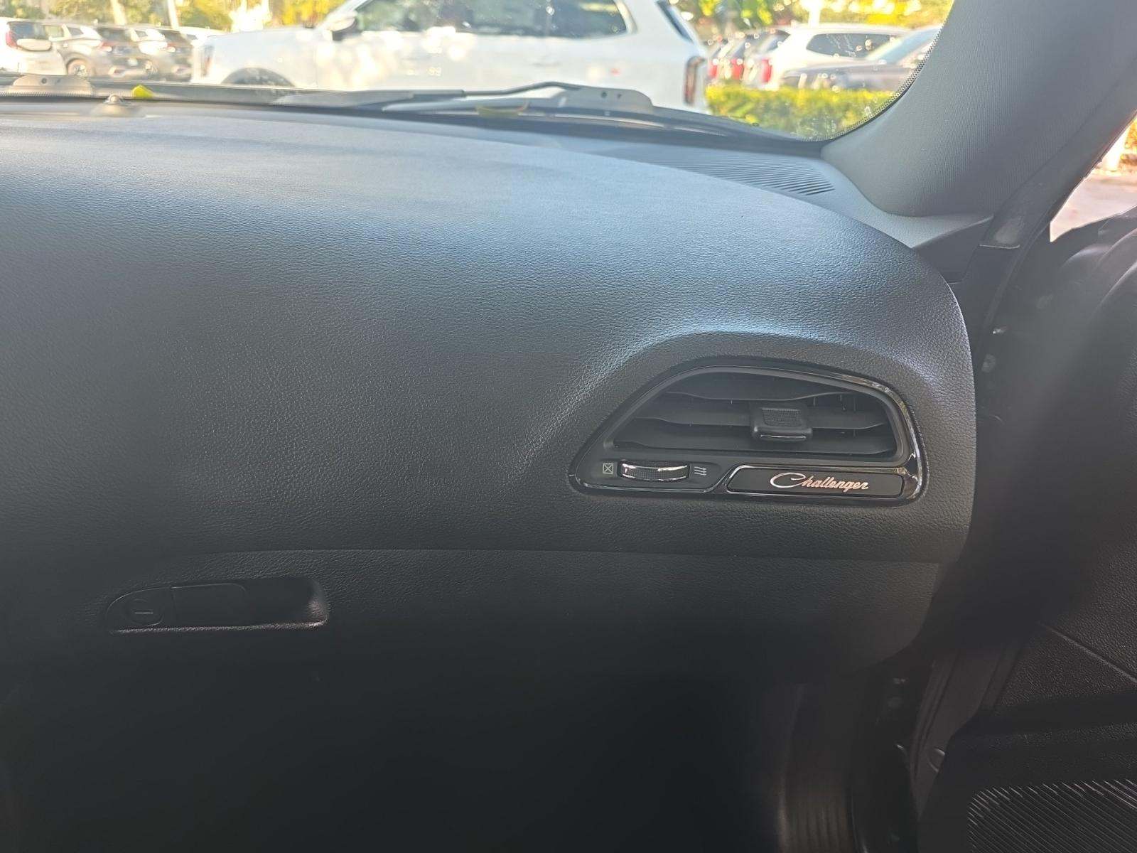 2022 Dodge Challenger SXT RWD