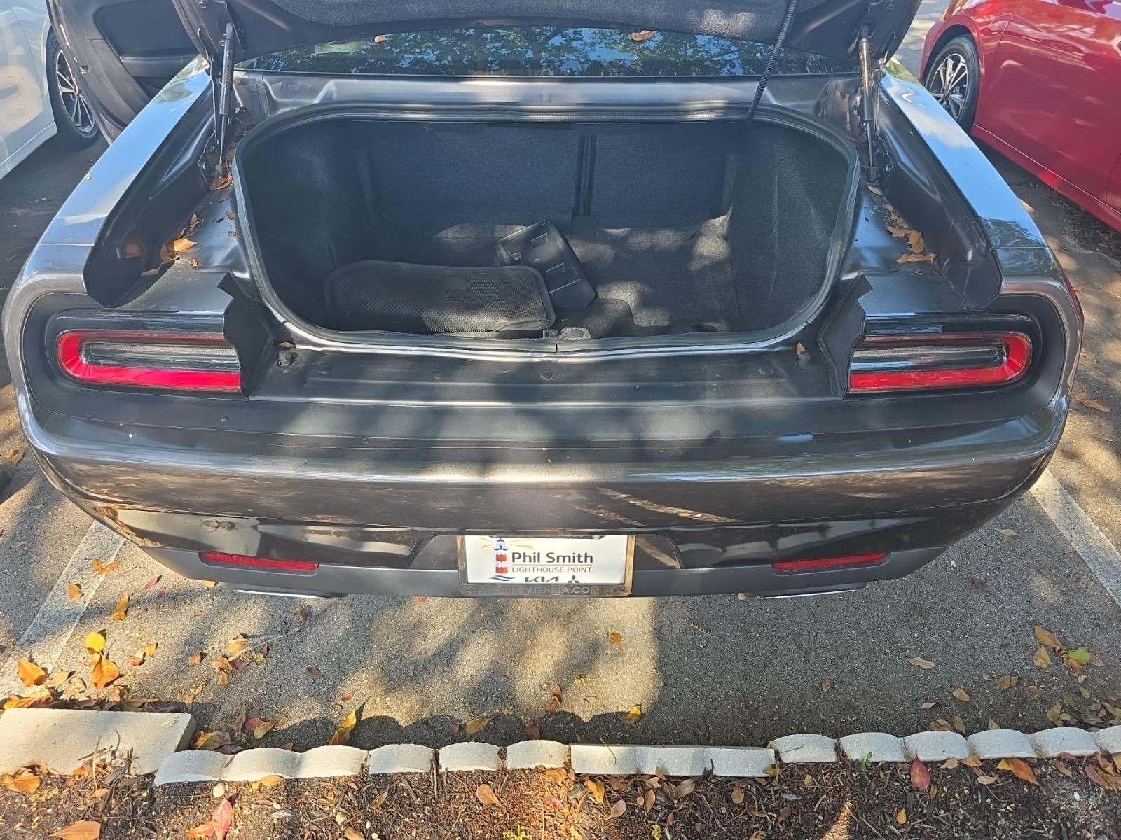 2022 Dodge Challenger SXT RWD