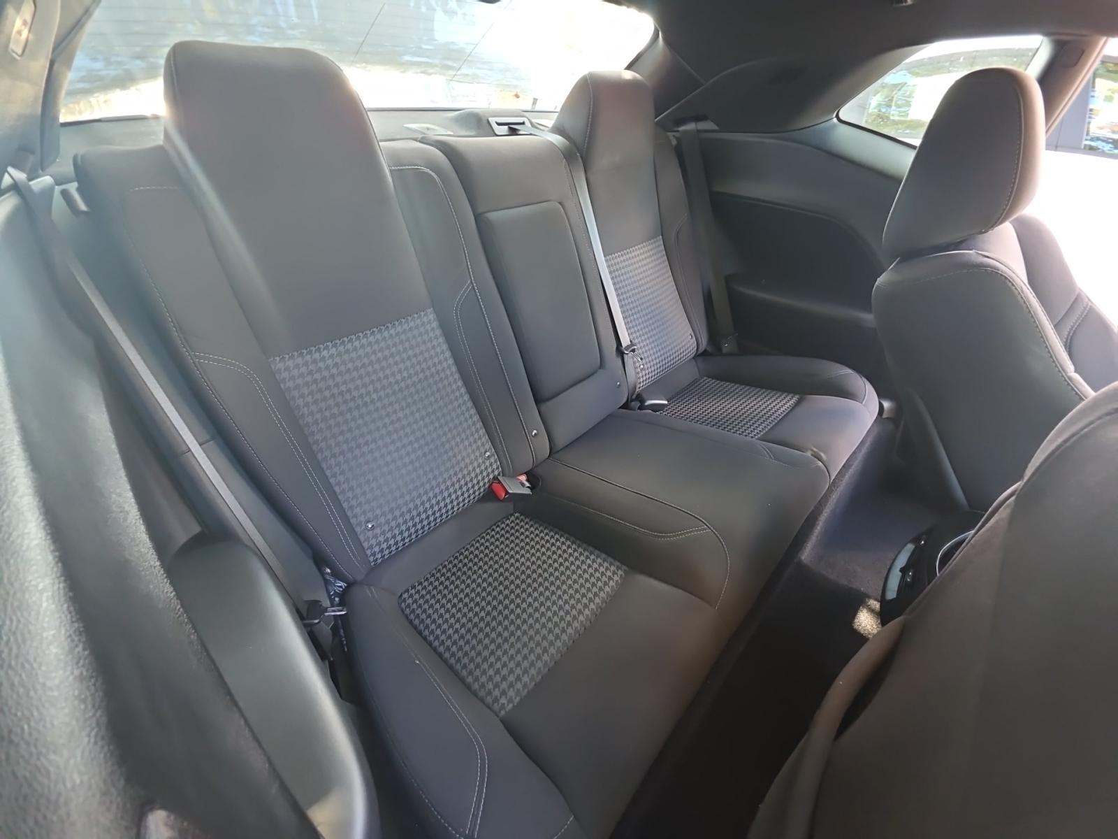 2022 Dodge Challenger SXT RWD