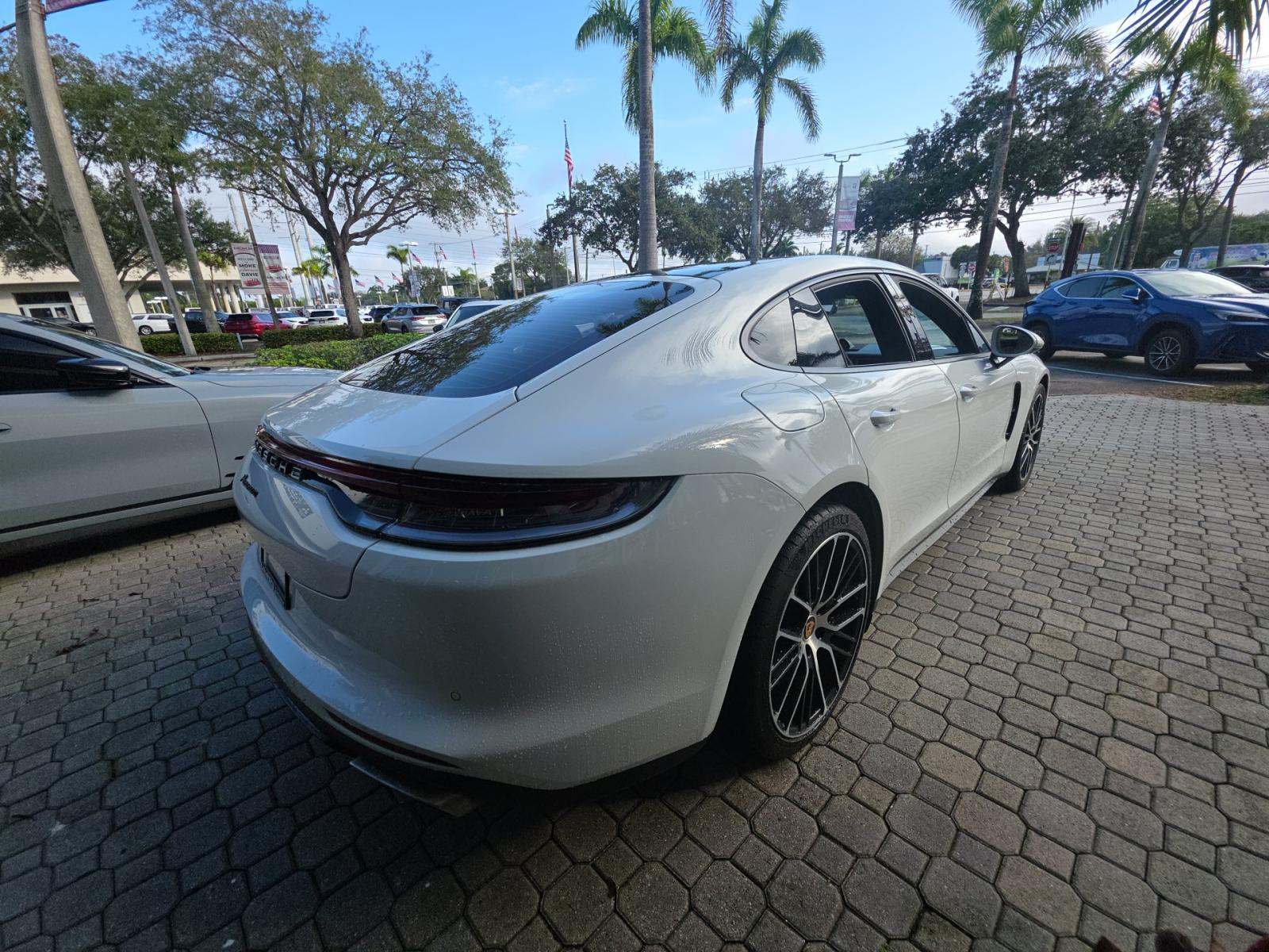 2022 Porsche Panamera Base RWD