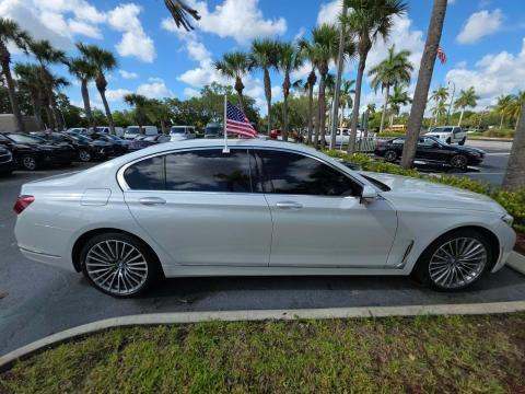 2022 BMW 7 Series 740i RWD