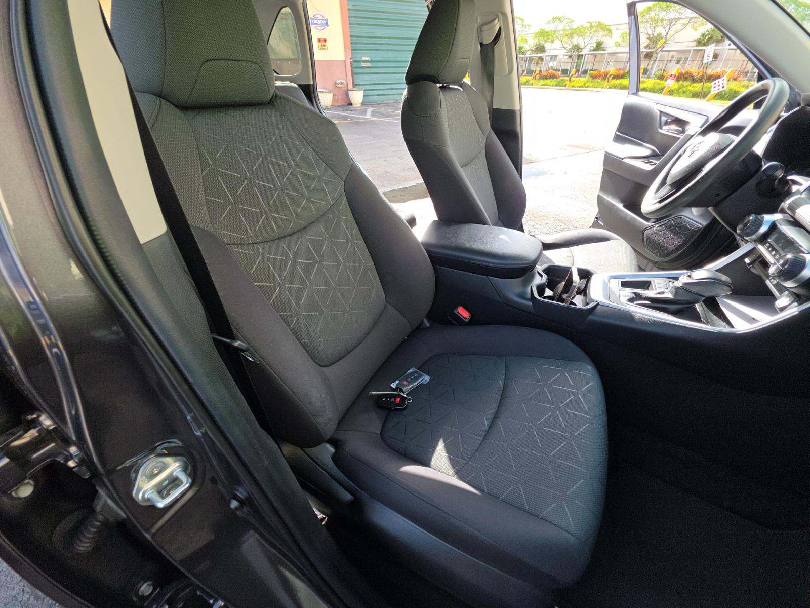 2021 Toyota RAV4 XLE FWD