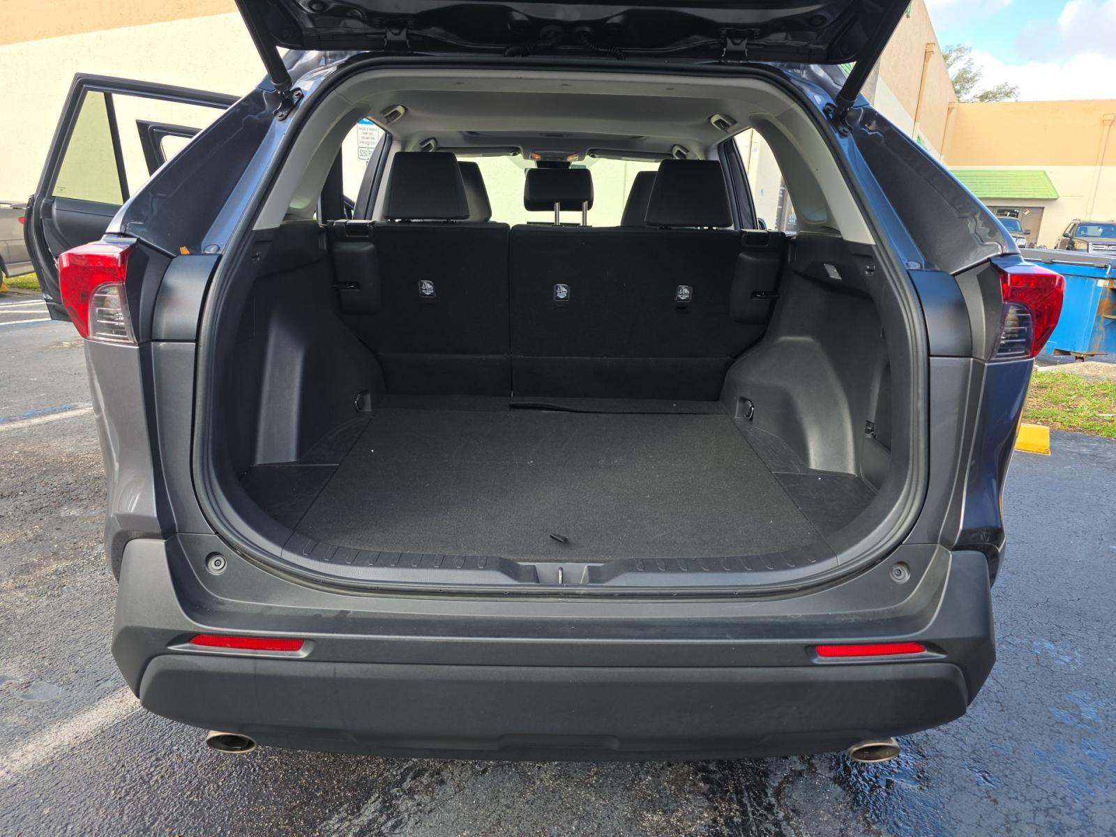 2021 Toyota RAV4 XLE FWD