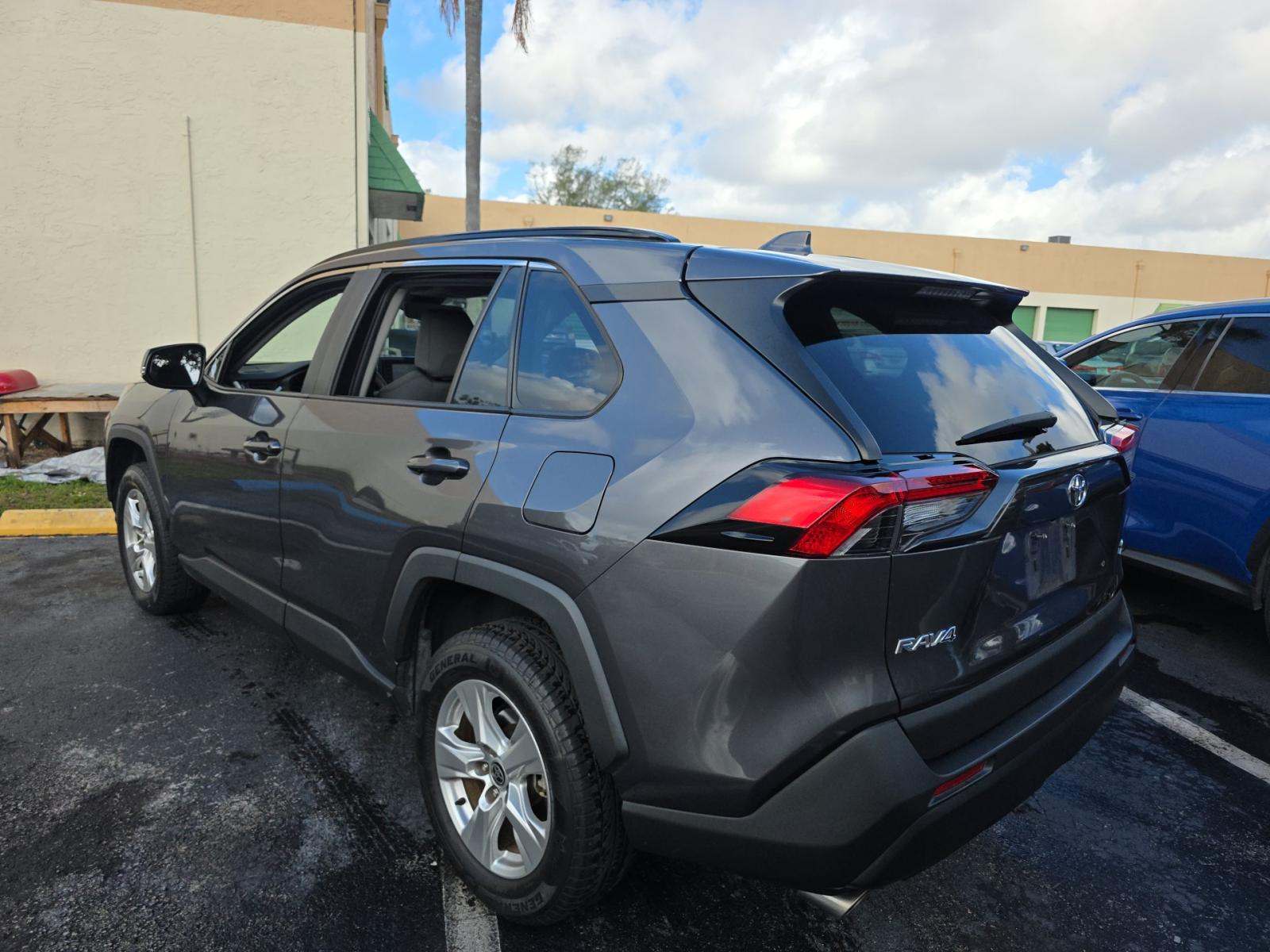 2021 Toyota RAV4 XLE FWD