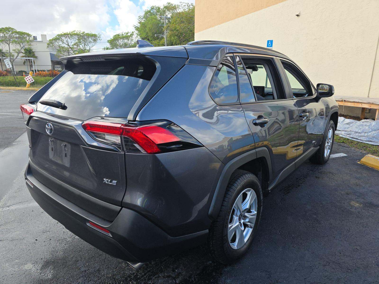 2021 Toyota RAV4 XLE FWD