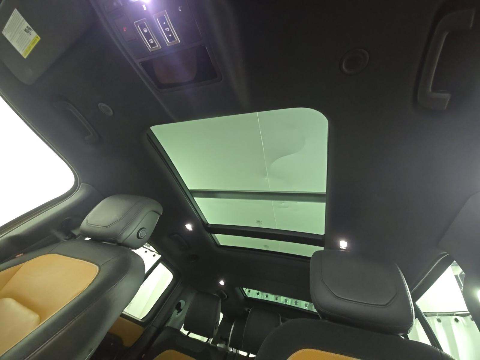 2023 Land Rover Defender 130 X-Dynamic SE AWD