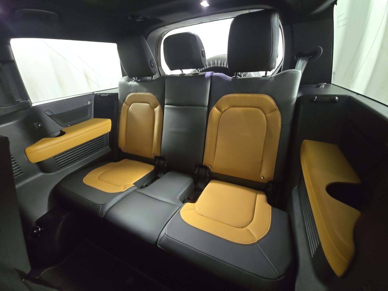 2023 Land Rover Defender 130 X-Dynamic SE AWD