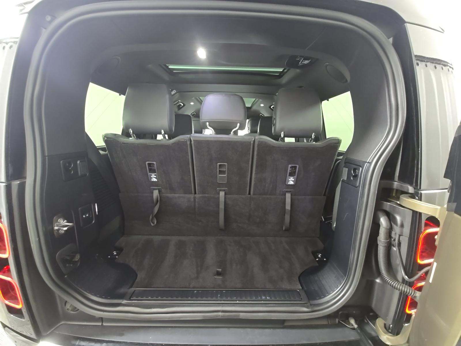 2023 Land Rover Defender 130 X-Dynamic SE AWD