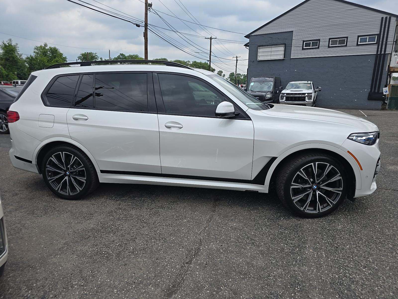 2022 BMW X7 M50i AWD