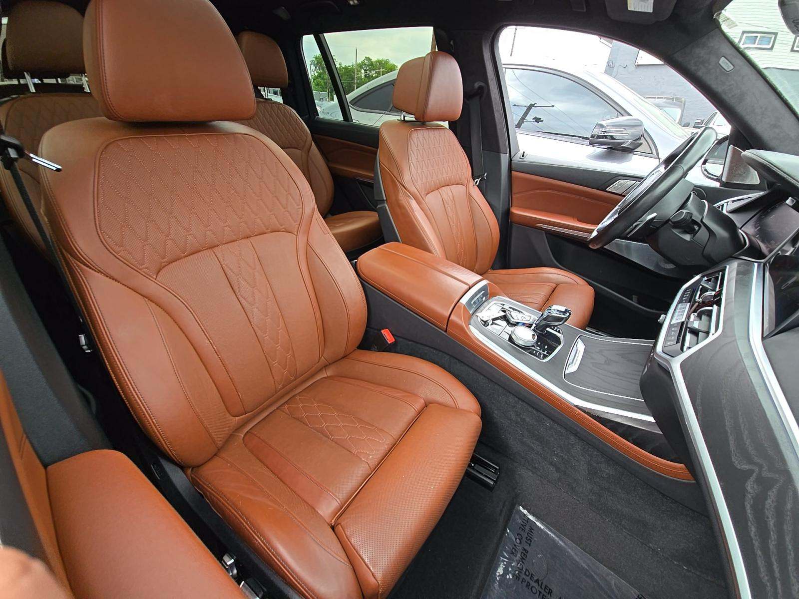 2022 BMW X7 M50i AWD