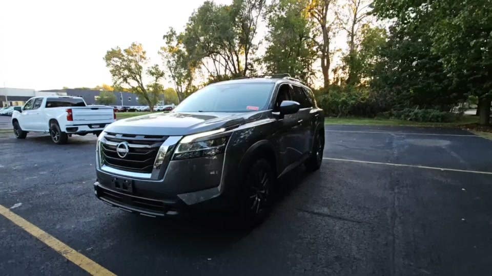 2022 Nissan Pathfinder SV