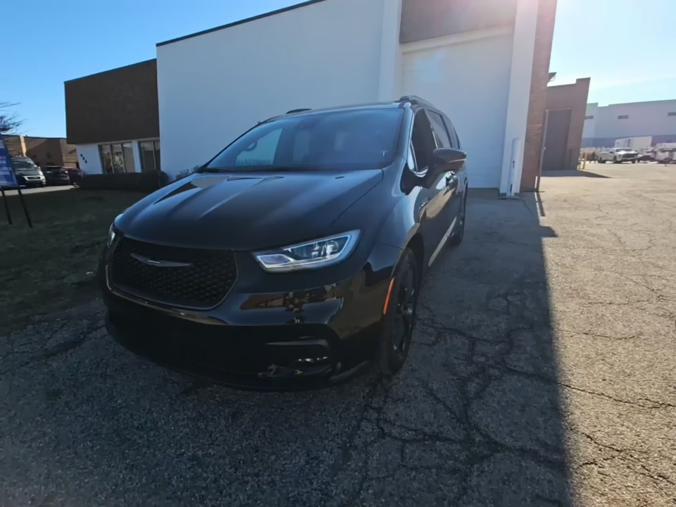 2025 Chrysler Pacifica Limited FWD