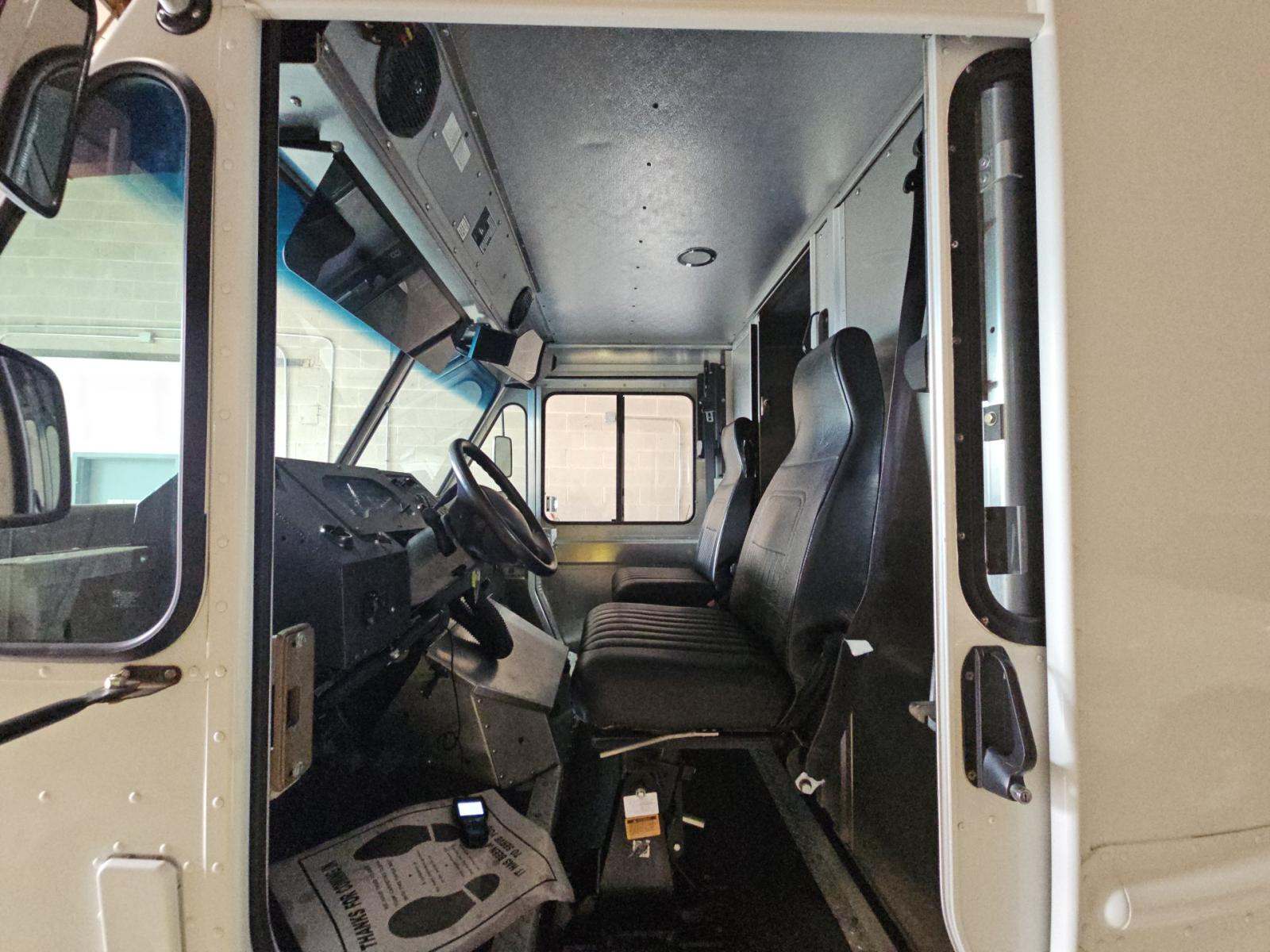 FORD E-350 - 6
