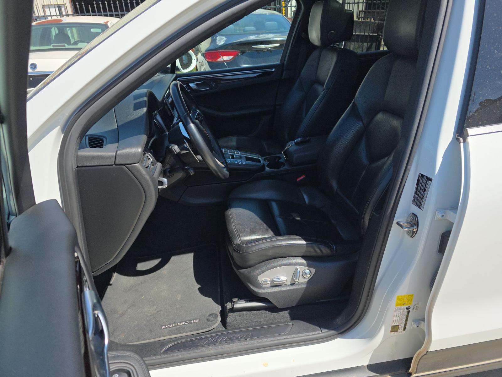 2020 Porsche Macan Base AWD