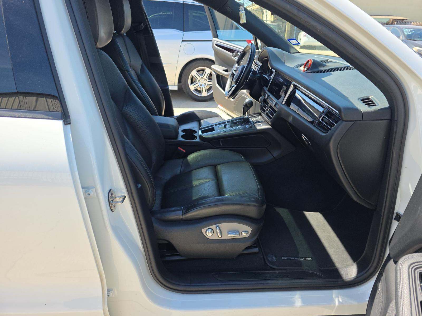 2020 Porsche Macan Base AWD