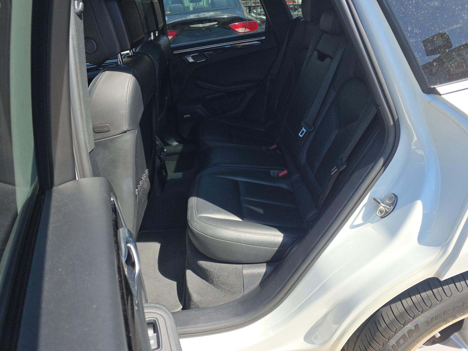 2020 Porsche Macan Base AWD