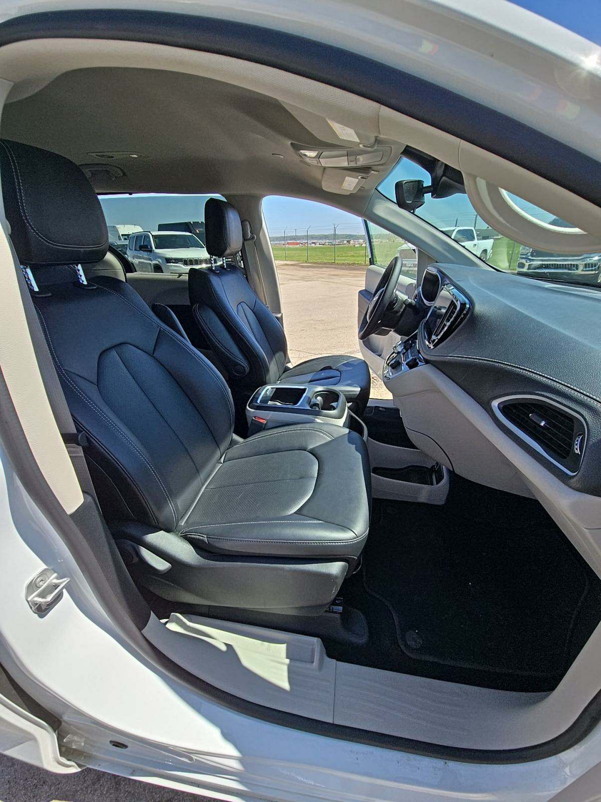 2024 Chrysler Pacifica Touring L FWD