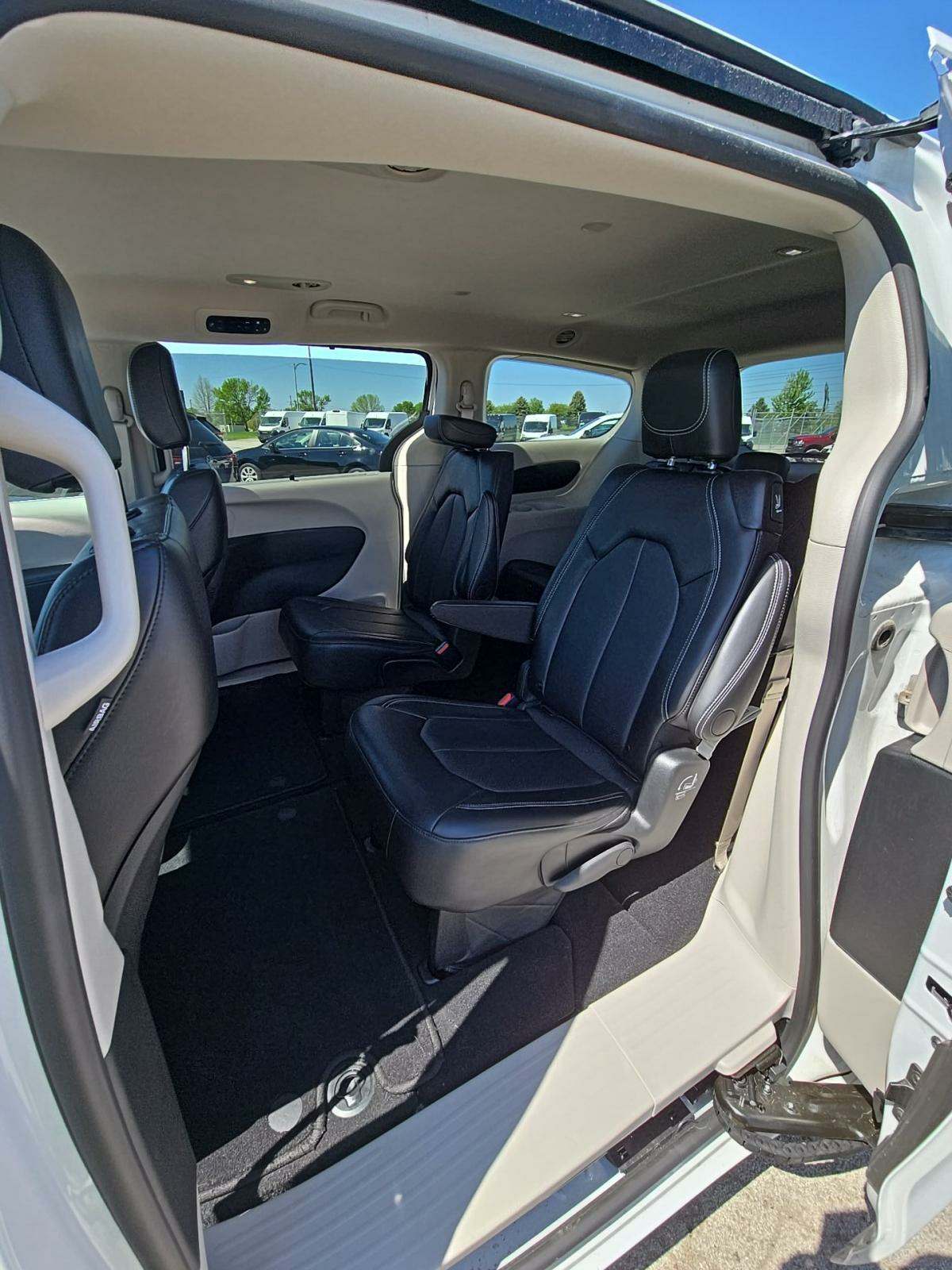 2024 Chrysler Pacifica Touring L FWD