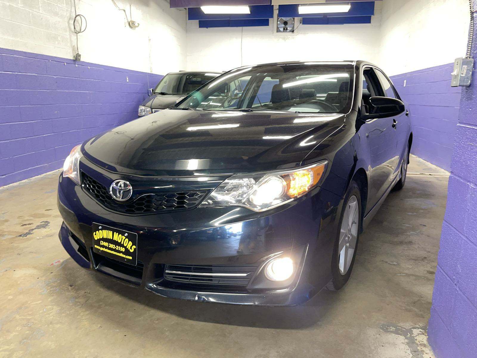 2012 Toyota Camry SE FWD