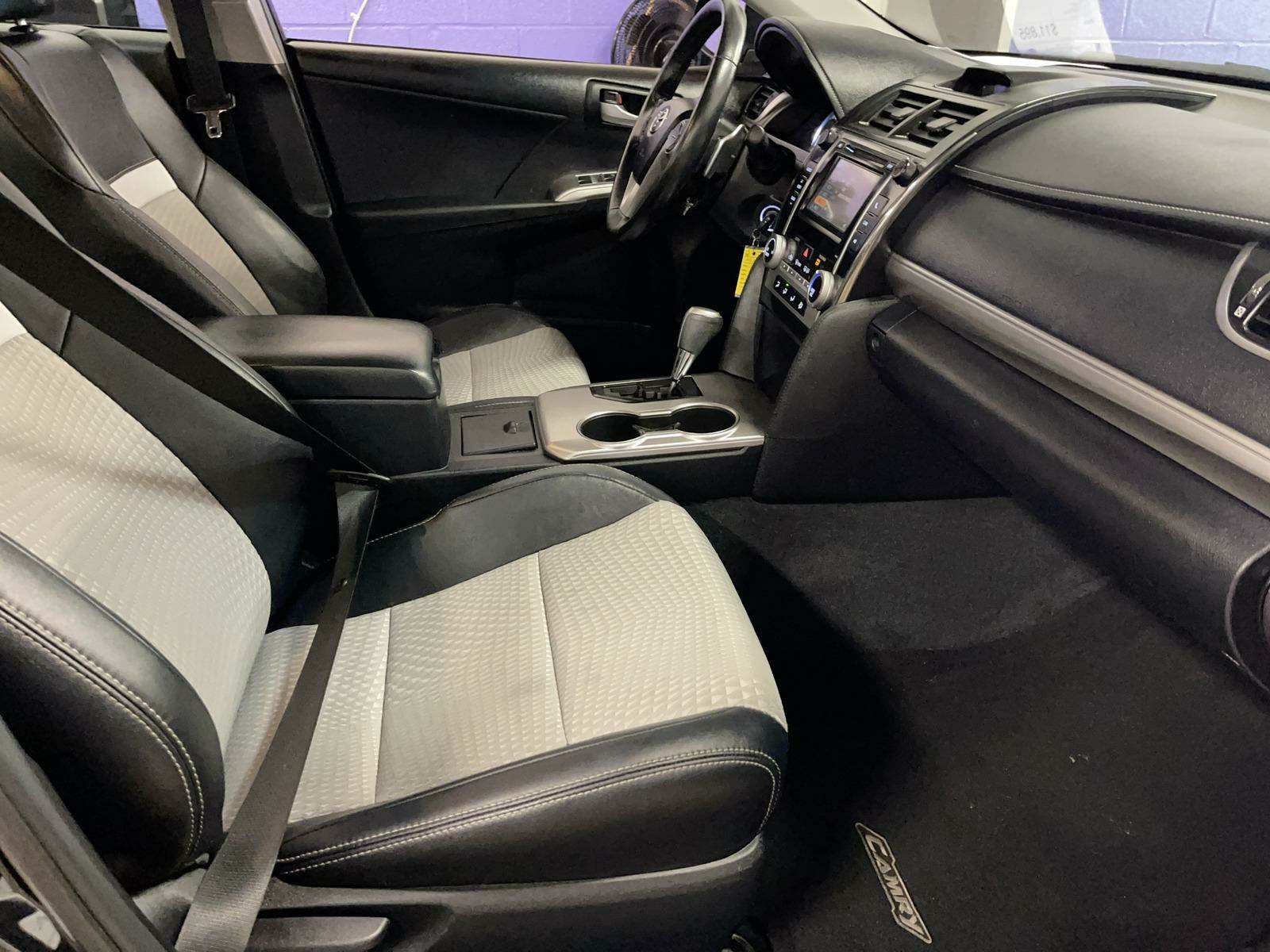 2012 Toyota Camry SE FWD