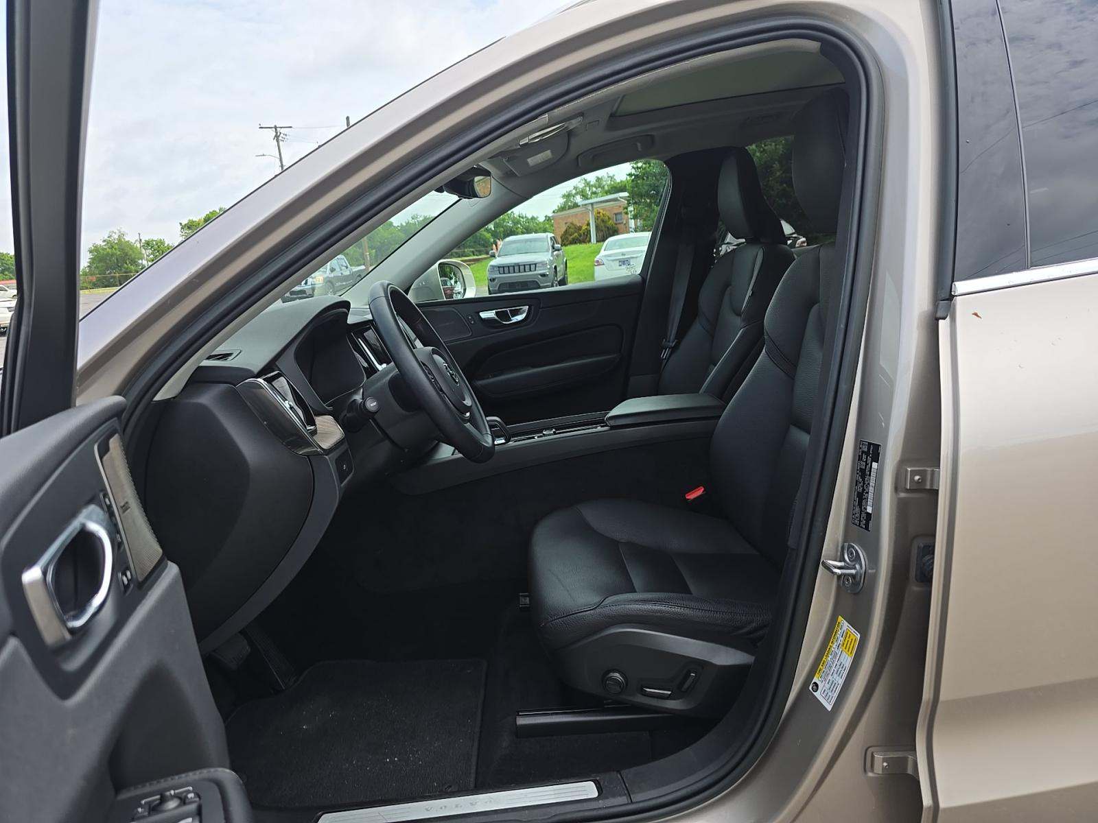 2023 Volvo XC60 B5 Plus AWD