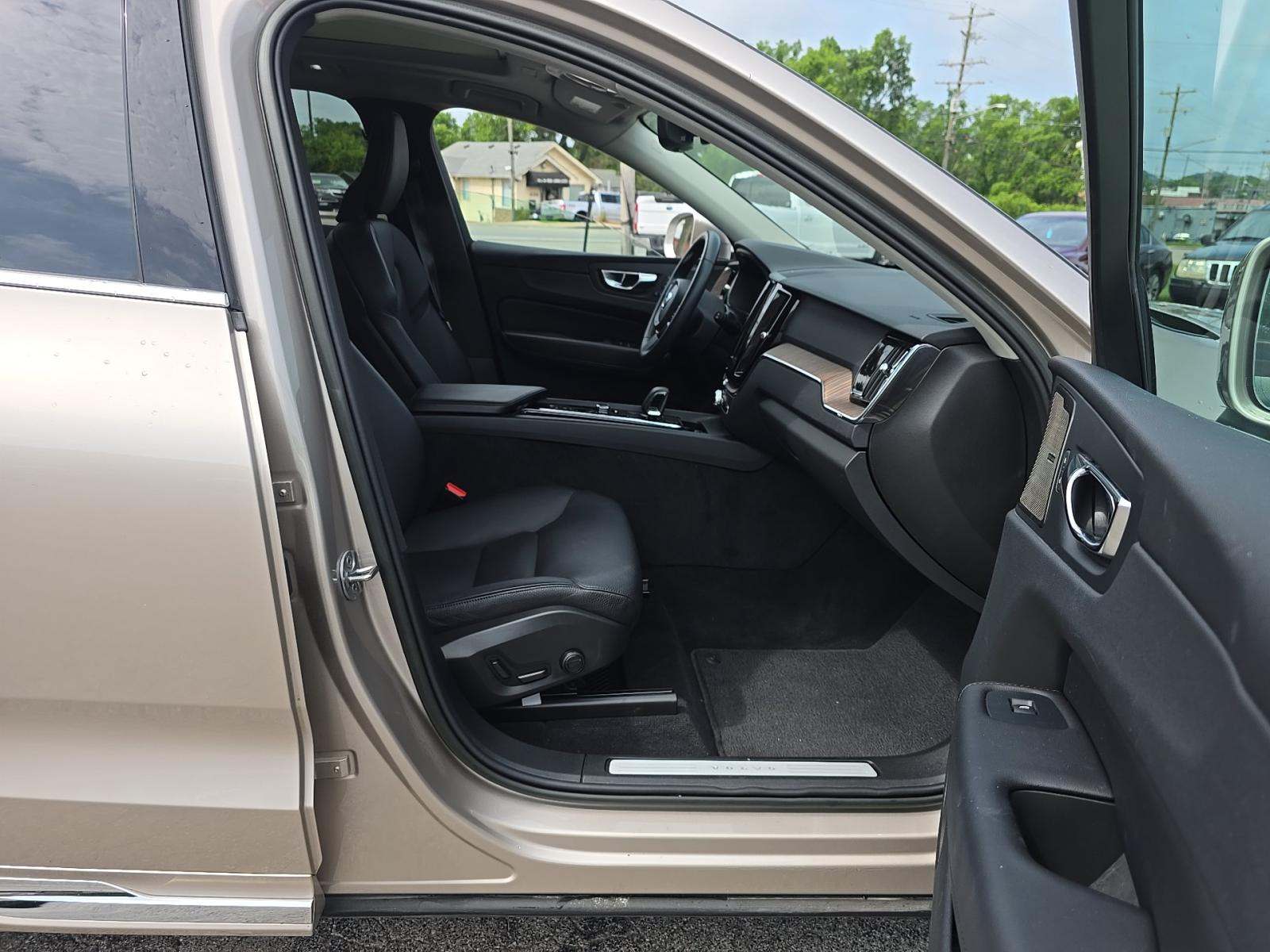 2023 Volvo XC60 B5 Plus AWD