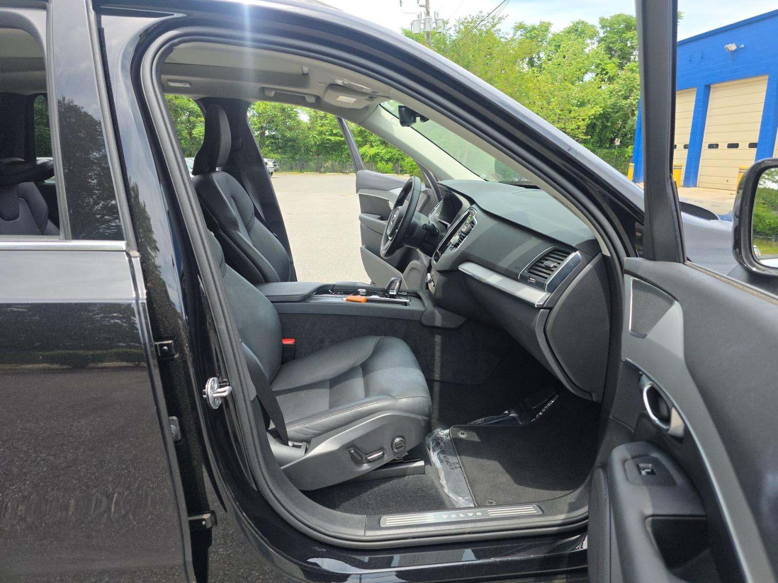 2025 Volvo XC90 B5 Core AWD