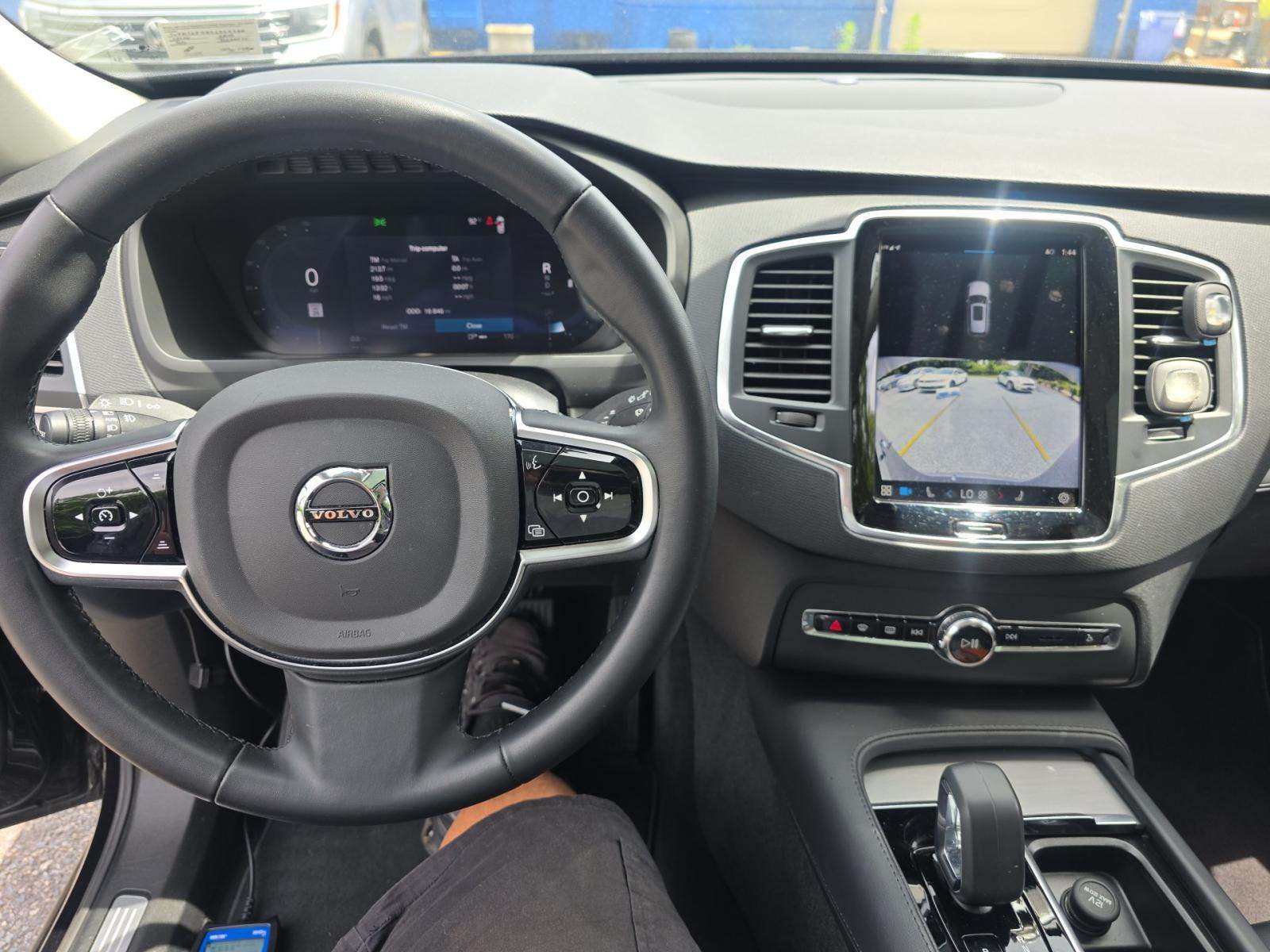 2025 Volvo XC90 B5 Core AWD