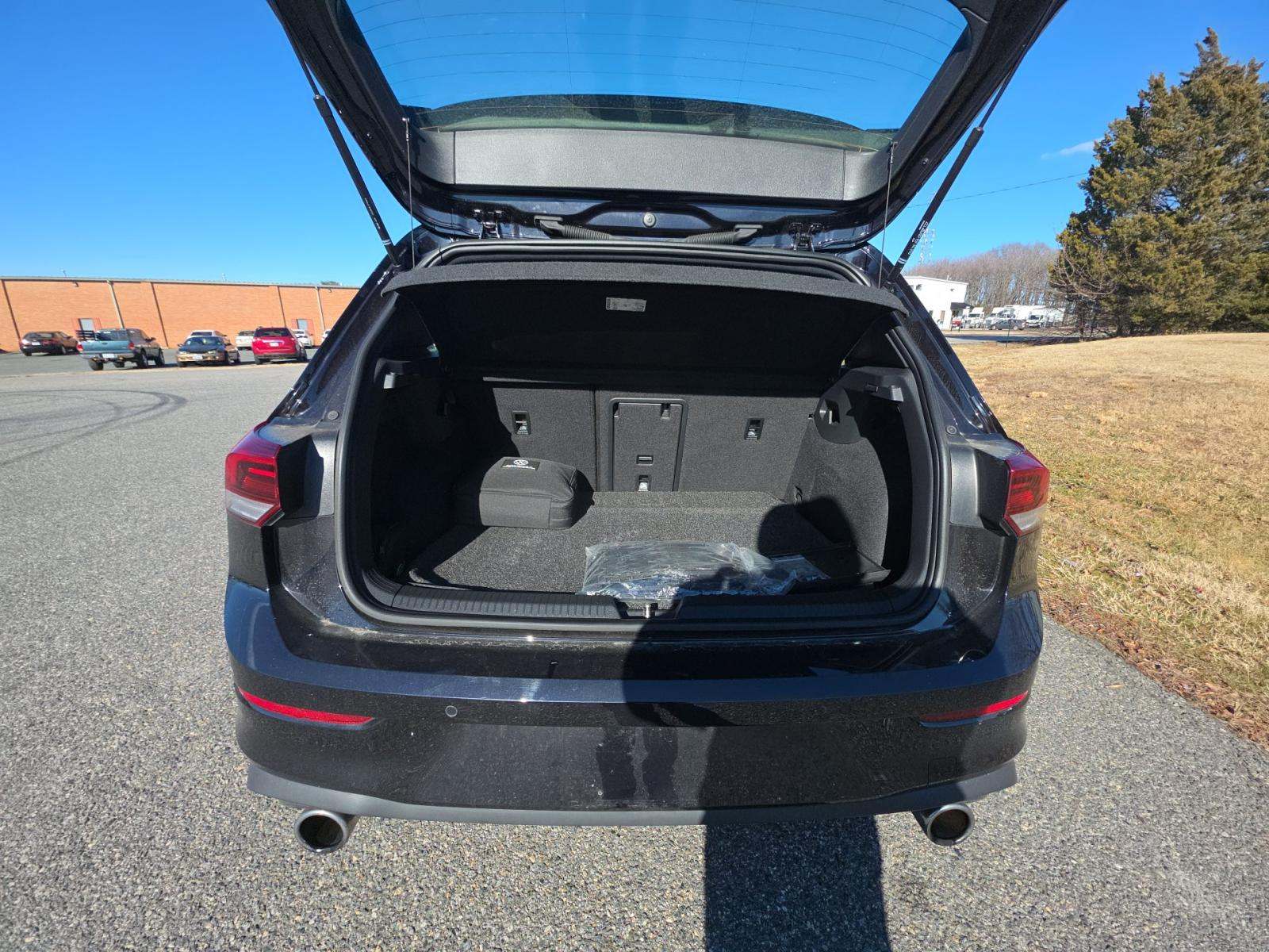 2023 Volkswagen Golf GTI 2.0T S FWD