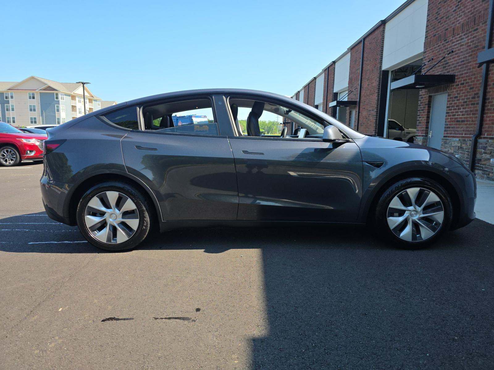 TESLA MODEL Y - 4