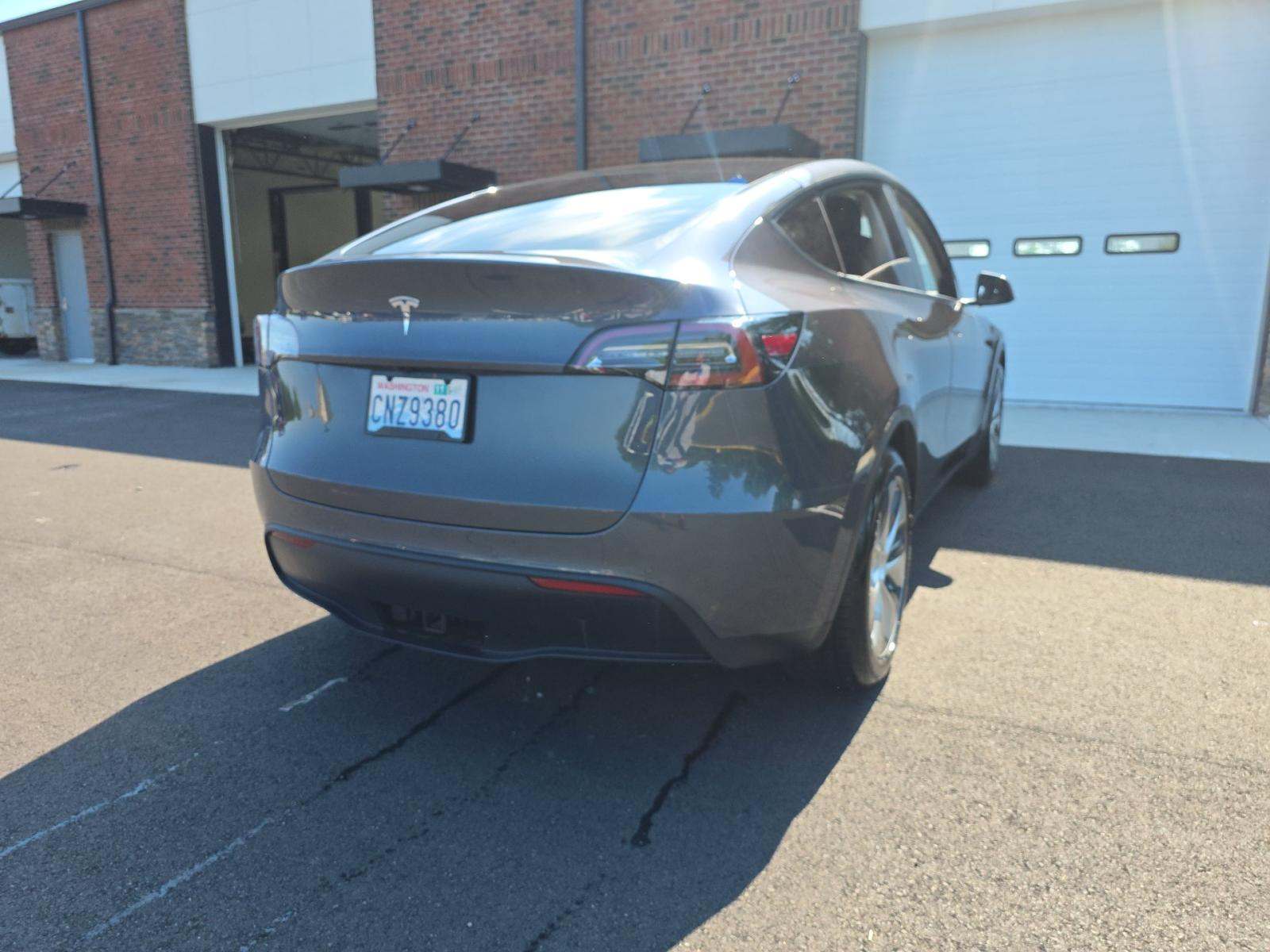 TESLA MODEL Y - 3