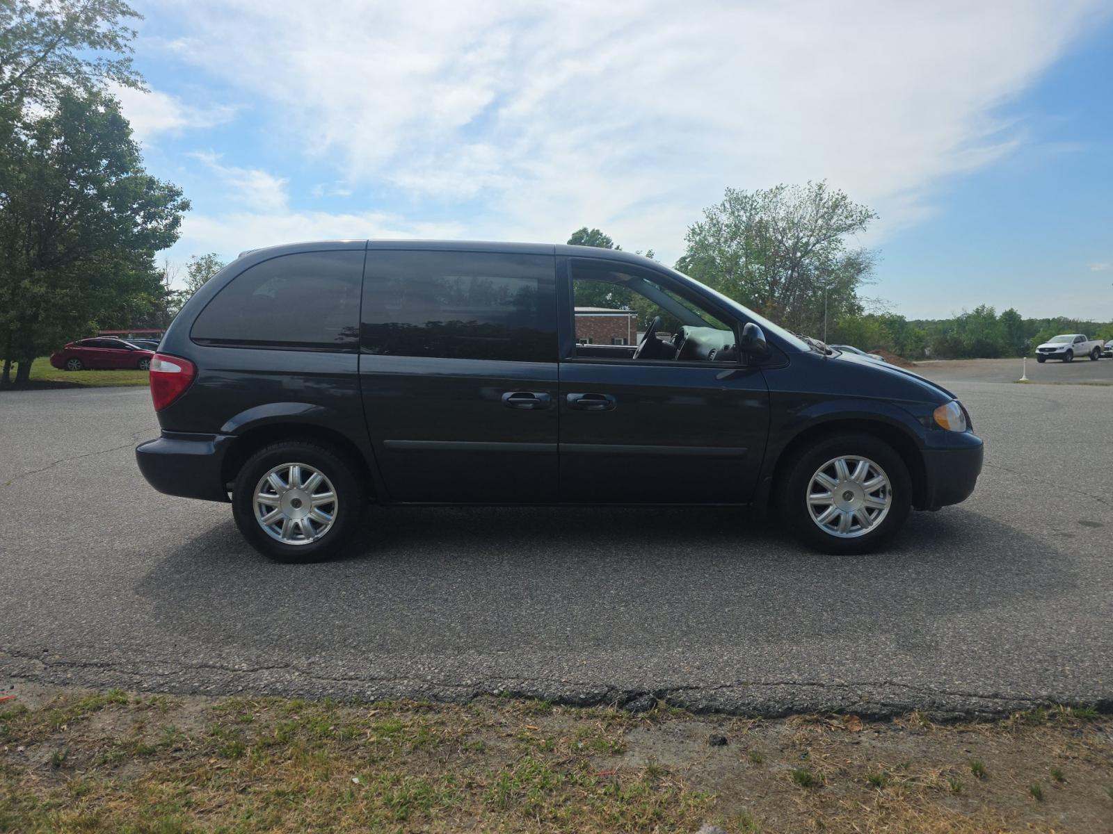 CHRYSLER TOWN & COUNTRY - 4