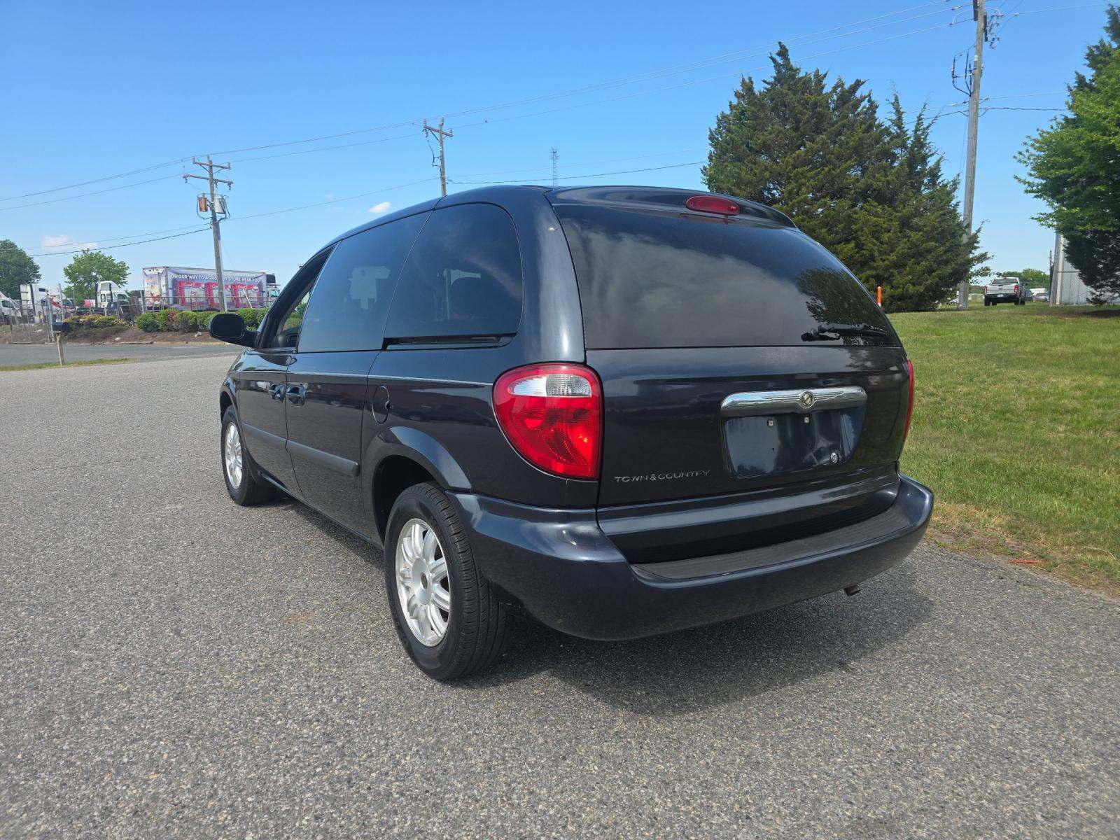 CHRYSLER TOWN & COUNTRY - 2