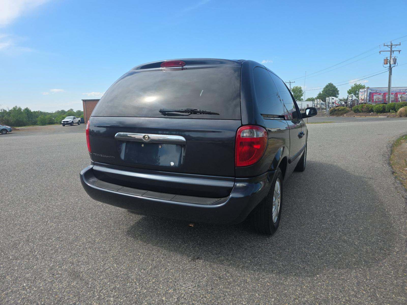CHRYSLER TOWN & COUNTRY - 3